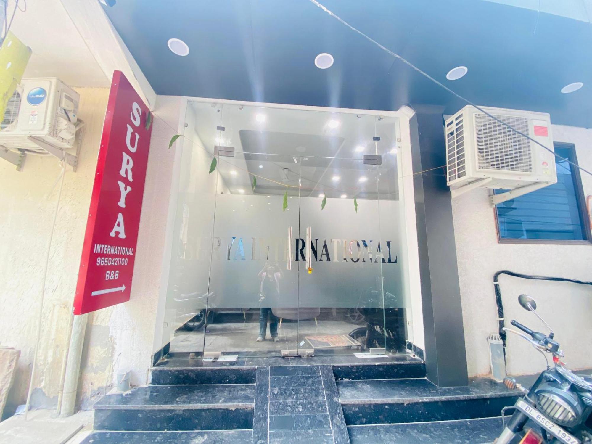 Surya International Bed & Breakfast New Delhi Exterior photo