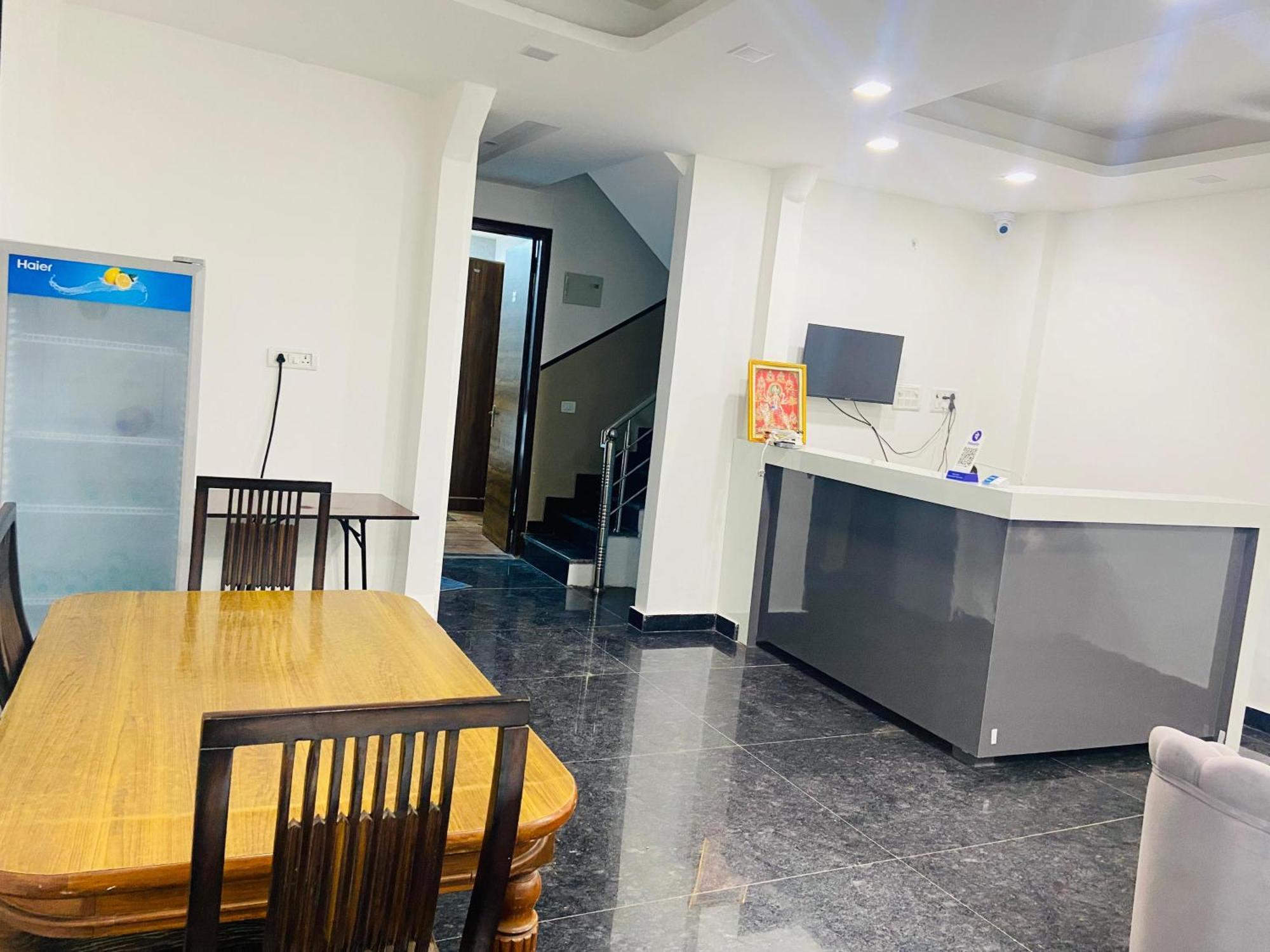 Surya International Bed & Breakfast New Delhi Exterior photo